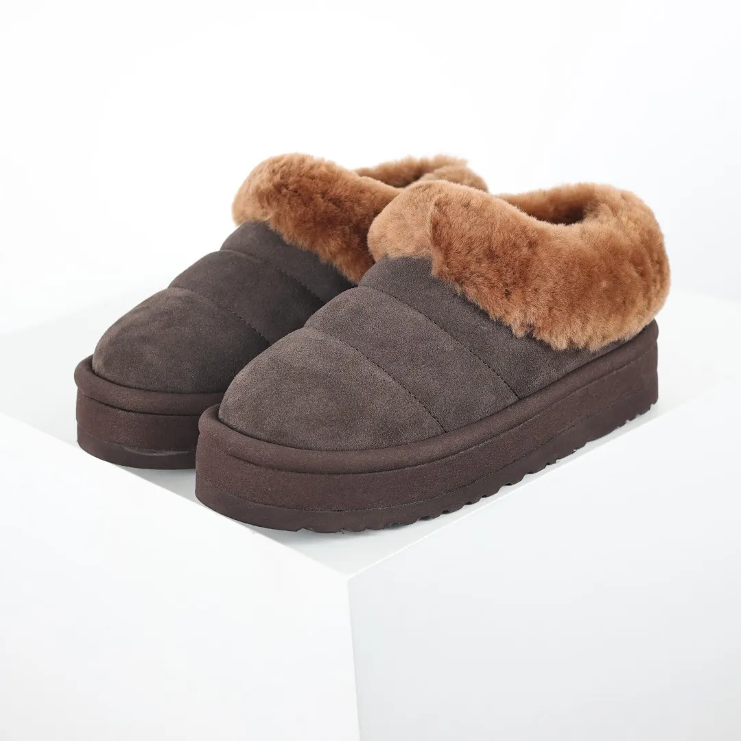 Pick up locally💰660 Core recommendation Good price Cashmere insoles are a very suitable choice for keeping warm in winter and at home. In the new year, uug launched a series of styles, which are partially geared towards the preferences of young consumers and have also moved to the forefront of fashion trends. Shoe body material Water-repellent coated suede upper 17mm UGGPURE™ implanted wool insole Lightweight non-slip comfortable rubber outsole With brand LOGO Trademark Comes with a full set of packaging Size: 35 36 37 38 39 40